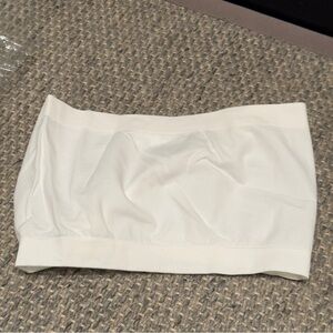 NWT- ITZON White T-Shirt Bando